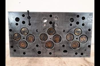 salg af Massey Ferguson 7718S  Cylinder Head