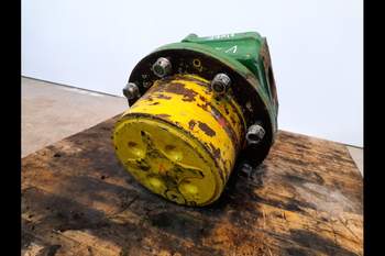 salg af John Deere 6620 LEFT Front axle final drive