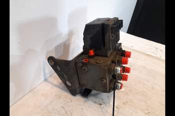 salg af Valtra T202  Hydraulic valve