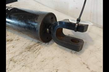 salg af Ballecylinder New Holland BB9060