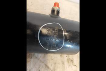 salg af Ballecylinder New Holland BB9060