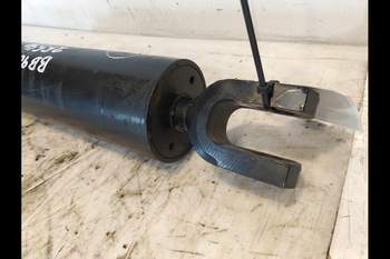 salg af Ballecylinder New Holland BB9060