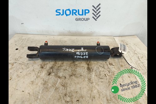salg af Ballecylinder New Holland BB9060