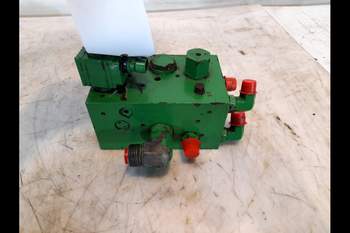 salg af John Deere 7710  Suspension control valve