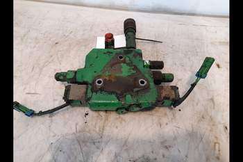 salg af John Deere 7710  Hydraulic lift valve