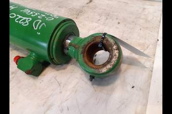 salg af John Deere 8220 RIGHT Lift Cylinder