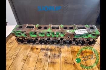 John Deere 8220  Cylinder Head