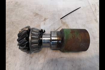salg af John Deere 6130M  Front axle differential