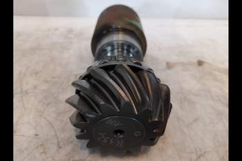 salg af John Deere 6130M  Front axle differential