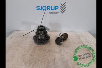 John Deere 6130M  Front axle differential