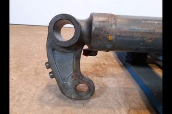 salg af Udskydscylinder New Holland LB115