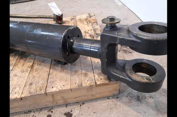 salg af Case 821G  Hydraulic Cylinder