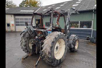 salg af New Holland TL100 traktor