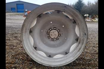 salg af New Holland TL100 RIGHT Rear Rim