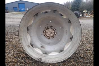 salg af New Holland TL100 LEFT Rear Rim