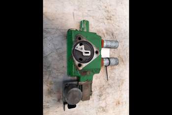 salg af John Deere 6920  Remote control valve