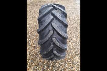 salg af New Holland TL100A RIGHT Tire