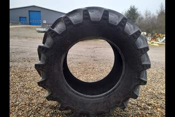 salg af New Holland TL100A RIGHT Tire
