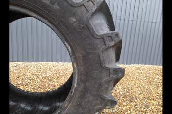 salg af New Holland TL100A LEFT Tire