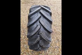 salg af New Holland TL100A LEFT Tire