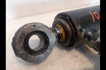 salg af Styrecylinder Steyr 6145
