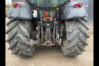 salg af Valtra T153 traktor