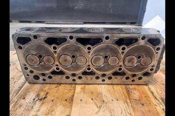 salg af New Holland TL90  Cylinder Head