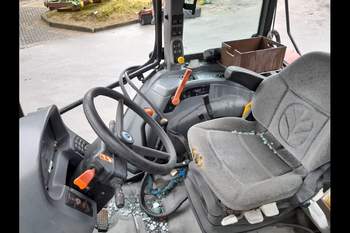 salg af New Holland TL90 A traktor