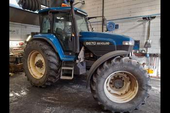 salg af New Holland 8670 traktor