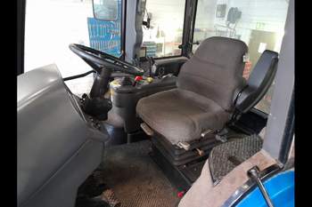 salg af New Holland 8670 traktor