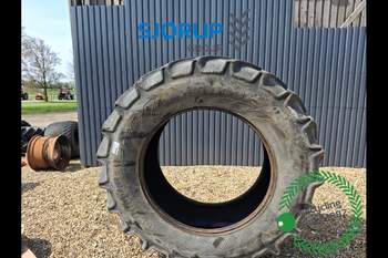 New Holland 8670 RIGHT Tire