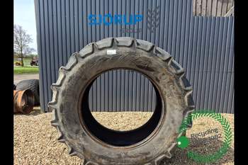 New Holland 8670 LEFT Tire