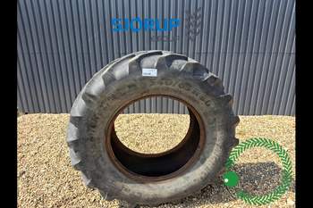 New Holland 8670 RIGHT Tire