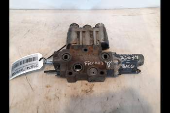 salg af New Holland 8670  Remote control valve