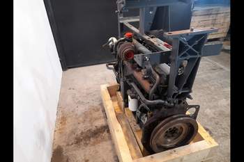 salg af Motor New Holland 8670