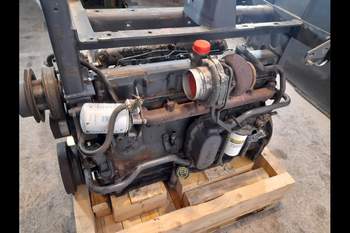 salg af Motor New Holland 8670