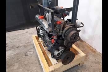 salg af Motor New Holland 8670 