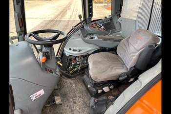 salg af Valtra N142 traktor