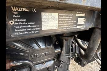 salg af Valtra N142 traktor