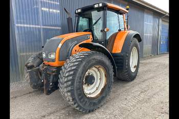 salg af Valtra N142 traktor