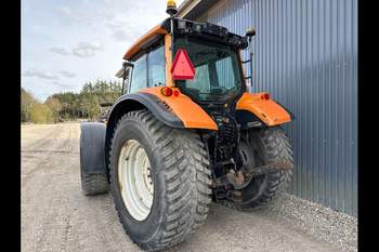 salg af Valtra N142 traktor