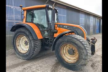 salg af Valtra N142 traktor