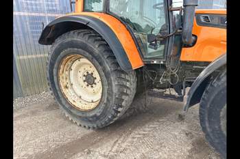 salg af Valtra N142 traktor