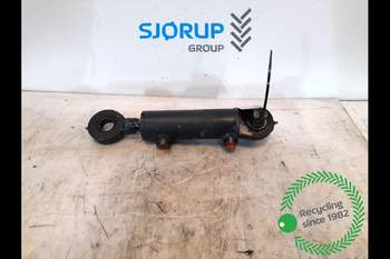 Valtra N142  Hydraulic Cylinder