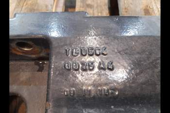 salg af Basisklods Valtra N142
