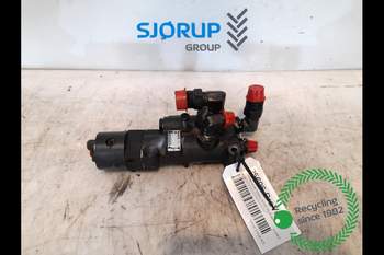 Valtra N142  Hydraulic trailer brake valve