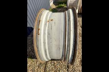 salg af New Holland 8360 traktor