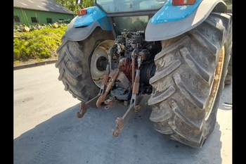 salg af New Holland 8360 tractor