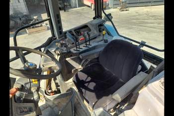 salg af New Holland 8360 traktor