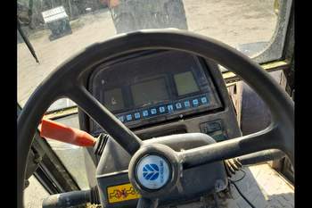 salg af New Holland 8360 traktor